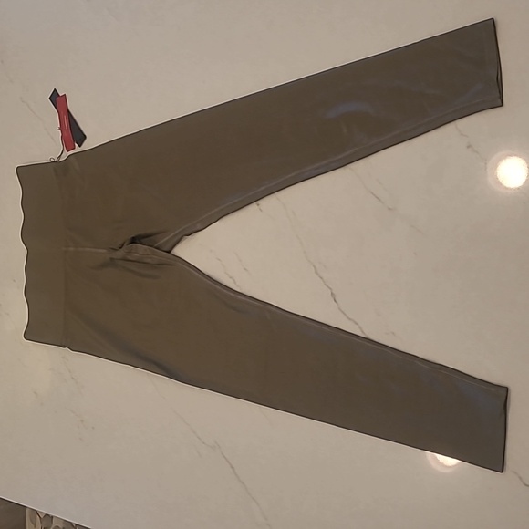 CARBON38 BRAND NEW Takara Shine High-Rise Leggings Size M NWT - Picture 1 of 3
